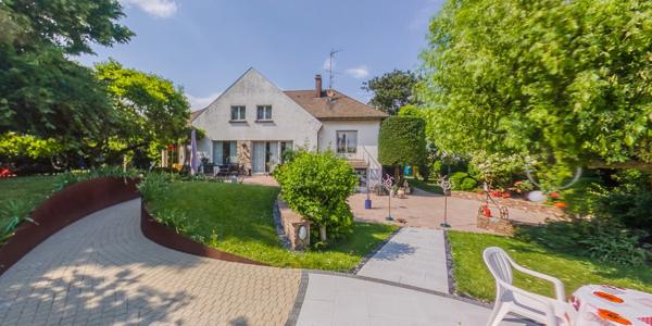 Dpt Haut-Rhin (68), à vendre MULHOUSE maison d'architecte 372 m2 dans son magnifique jardin