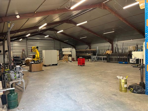 Local Commercial 3 pièces - 1150 m²