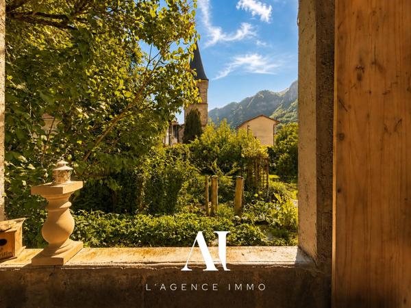 Maison individuelle 9 pièces, 237 m²  utiles, 2 grandes pièces de vie, 2 terrasses, jardin, cave, atelier, combles aménagées, idéale résidence principale ou secondaire dans un cadre naturel exceptionnel , CHALEY 01230