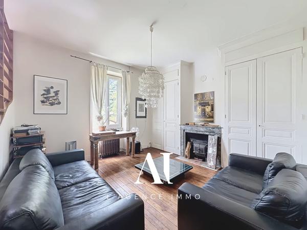 Maison individuelle 9 pièces, 237 m²  utiles, 2 grandes pièces de vie, 2 terrasses, jardin, cave, atelier, combles aménagées, idéale résidence principale ou secondaire dans un cadre naturel exceptionnel , CHALEY 01230
