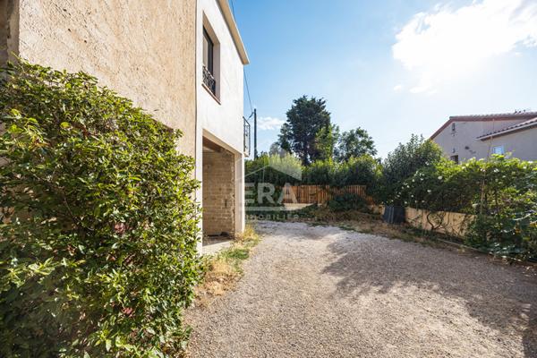 À vendre à Perpignan "Les Jardins Saint Jacques" : Maison 4 faces avec T2 indépendant, garage et jardin