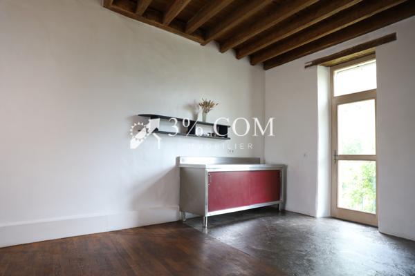 Maison de village
                                                                                                                                                                                                                                                                                                                        5 pièce(s)                                                                                                                                                                                                          3 chambre(s)                                                                                                                                                                                                          150  m²