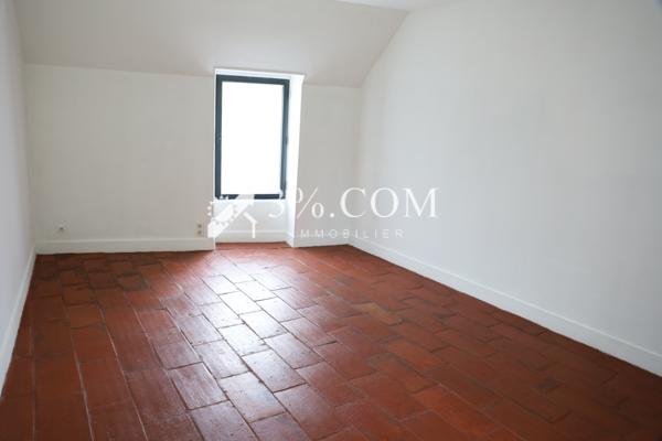 Maison de village
                                                                                                                                                                                                                                                                                                                        5 pièce(s)                                                                                                                                                                                                          3 chambre(s)                                                                                                                                                                                                          150  m²