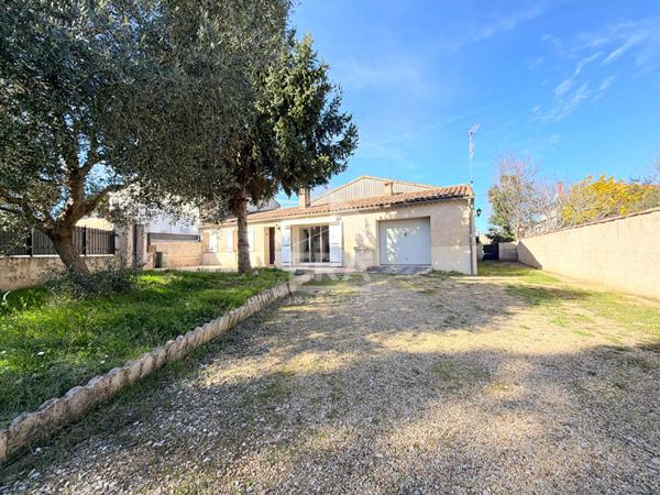 A LOUER LE PUY SAINTE REPARADE 13610 CENTRE VILLE MAISON PLAIN PIED DE TYPE 4 DE 106M² AVEC TERRAIN DE 300M² ET GARAGE 