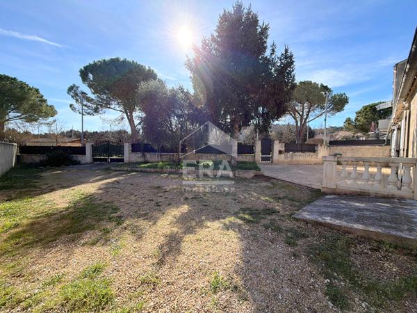 A LOUER LE PUY SAINTE REPARADE 13610 CENTRE VILLE MAISON PLAIN PIED DE TYPE 4 DE 106M² AVEC TERRAIN DE 300M² ET GARAGE 