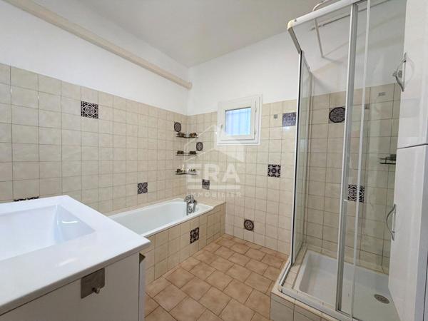 A LOUER LE PUY SAINTE REPARADE 13610 CENTRE VILLE MAISON PLAIN PIED DE TYPE 4 DE 106M² AVEC TERRAIN DE 300M² ET GARAGE 