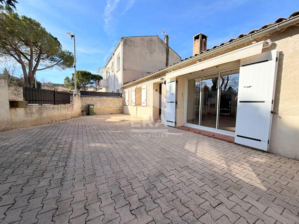 A LOUER LE PUY SAINTE REPARADE 13610 CENTRE VILLE MAISON PLAIN PIED DE TYPE 4 DE 106M² AVEC TERRAIN DE 300M² ET GARAGE 