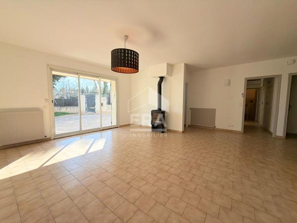 A LOUER LE PUY SAINTE REPARADE 13610 CENTRE VILLE MAISON PLAIN PIED DE TYPE 4 DE 106M² AVEC TERRAIN DE 300M² ET GARAGE 