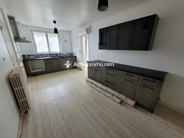 Location Maison 5 pièces 92 m2 à Saint-Jean-d'Angély