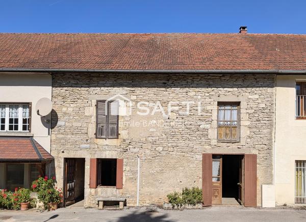 Maison ancienne en pierre de 120 m² au sol à réhabiliter