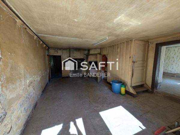 Maison ancienne en pierre de 120 m² au sol à réhabiliter