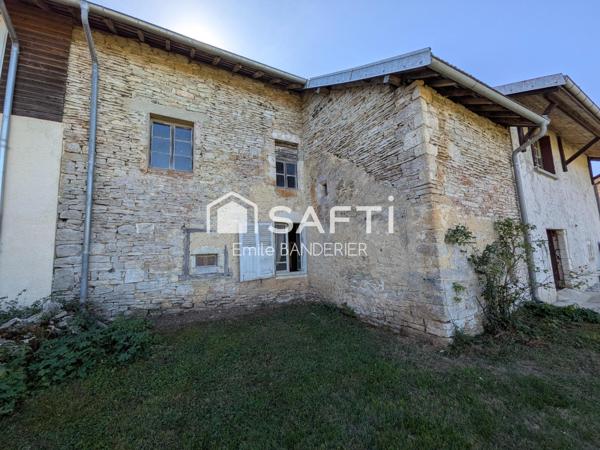 Maison ancienne en pierre de 120 m² au sol à réhabiliter