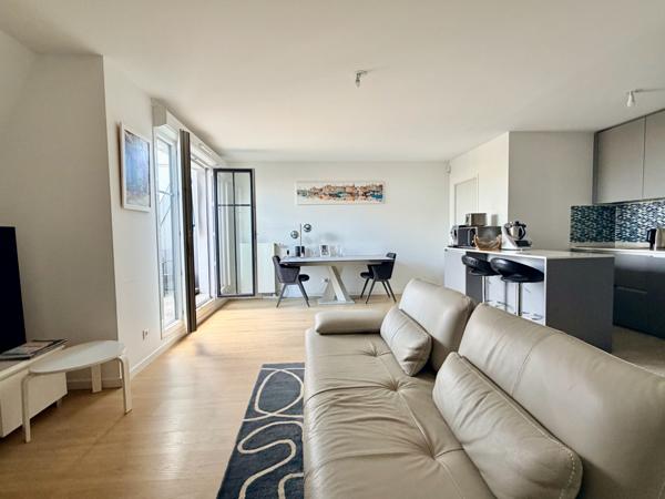 Appartement
         5 pièces
        - 105 m² Bien prestige 725 000 € *
