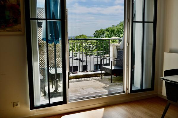Appartement
         5 pièces
        - 105 m² Bien prestige 725 000 € *