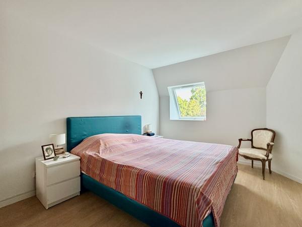 Appartement
         5 pièces
        - 105 m² Bien prestige 725 000 € *