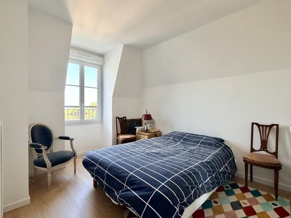 Appartement
         5 pièces
        - 105 m² Bien prestige 725 000 € *