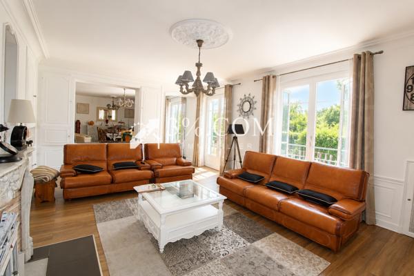 Maison
                                                                                                                                                                                                                                                                                                                        10 pièce(s)                                                                                                                                                                                                          5 chambre(s)                                                                                                                                                                                                          321  m²