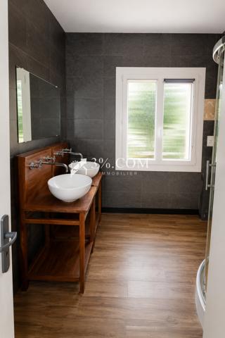 Maison
                                                                                                                                                                                                                                                                                                                        10 pièce(s)                                                                                                                                                                                                          5 chambre(s)                                                                                                                                                                                                          321  m²