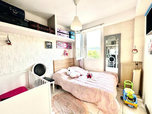 GRAND APPARTEMENT DE TYPE 3 PROCHE DES COMMODITES