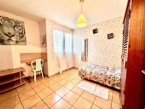 GRAND APPARTEMENT DE TYPE 3 PROCHE DES COMMODITES