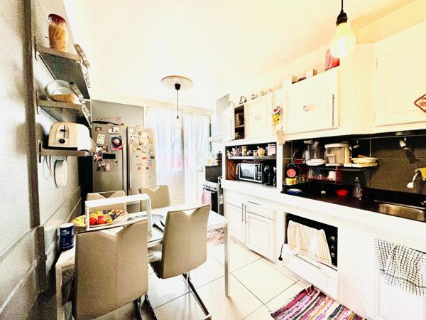 GRAND APPARTEMENT DE TYPE 3 PROCHE DES COMMODITES