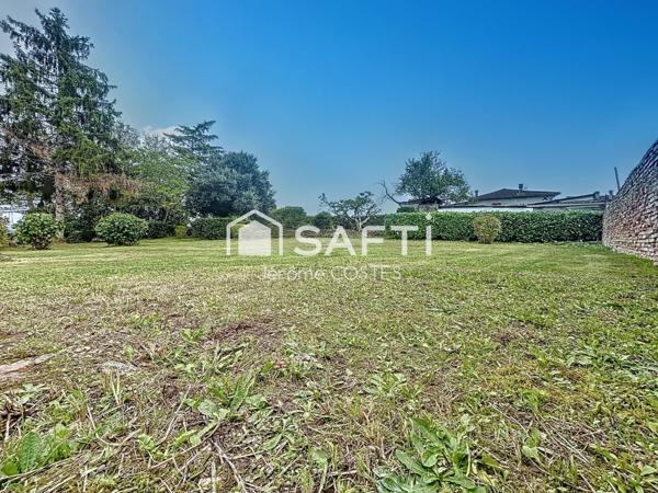 Terrain à bâtir viabilisé d'environ 733 m2