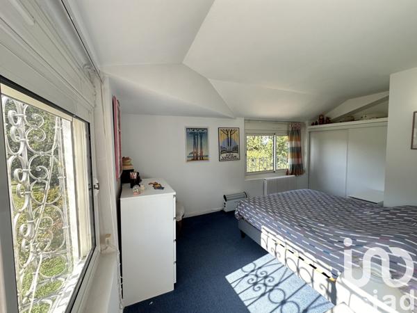 Maison traditionnelle 8 pièces de 221 m² à Urt (64240)