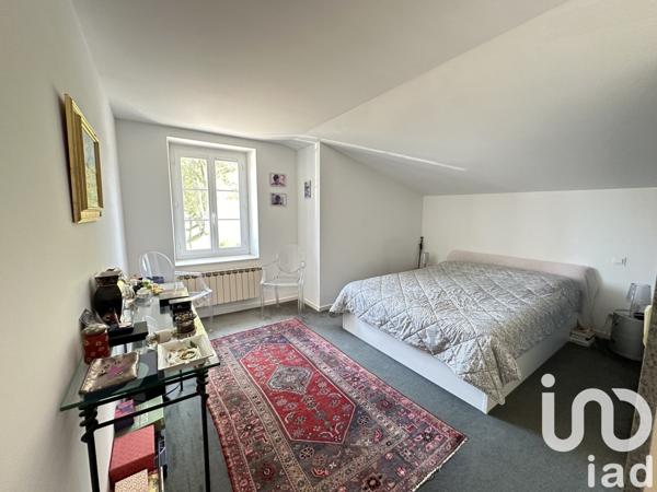 Maison traditionnelle 8 pièces de 221 m² à Urt (64240)