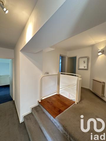 Maison traditionnelle 8 pièces de 221 m² à Urt (64240)