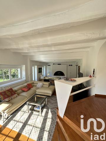 Maison traditionnelle 8 pièces de 221 m² à Urt (64240)