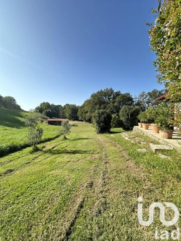 Maison traditionnelle 8 pièces de 221 m² à Urt (64240)