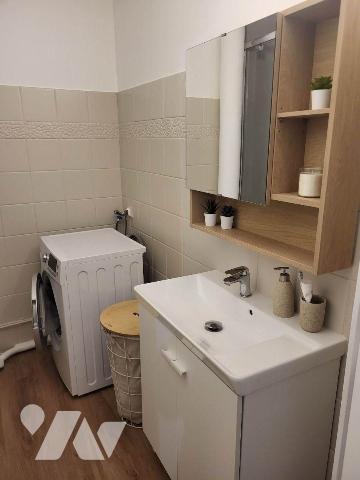 EN EXCLUSIVITE Appartement  situé au 1 er étage avec ascenceur d'une superficie habitable de 56...