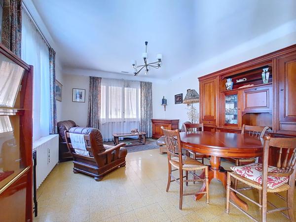 Maison 3 faces de plain pied avec jardin et garage