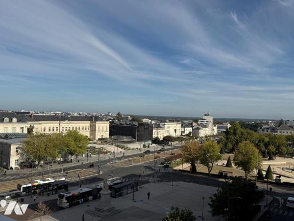 ANGERS PLACE LORRAINE T5 AVEC TERRASSES, CAVE ET GARAGE