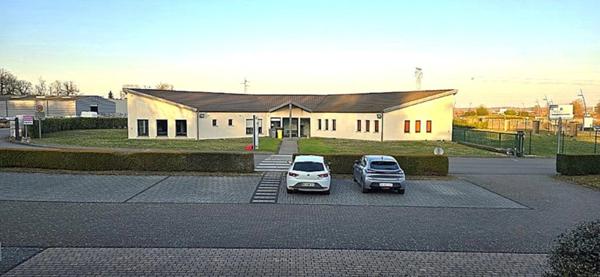 lOCAL PROFESSIONNEL 120 M2 - MARANGE SILVANGE - EMPLACEMENT PREMIUM