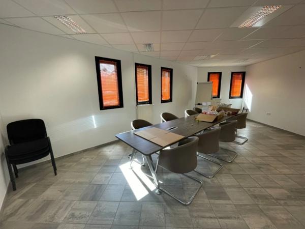 lOCAL PROFESSIONNEL 120 M2 - MARANGE SILVANGE - EMPLACEMENT PREMIUM
