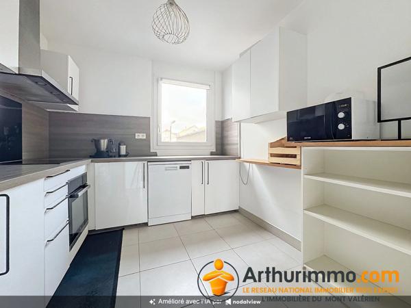 Vente                                                      Appartement
                        
                     3 pièces                      63 m2                     à Nanterre