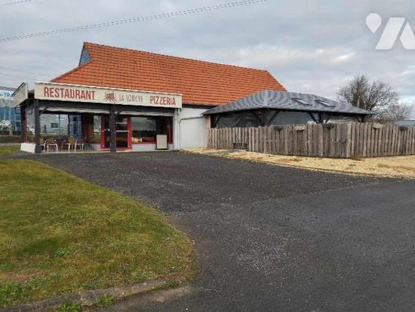 MURS COMMERCIAUX - A vendre sur la commune de Isigny-le-Buat, un bâtiment à usage commercial d'...