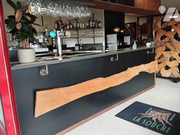 MURS COMMERCIAUX - A vendre sur la commune de Isigny-le-Buat, un bâtiment à usage commercial d'...