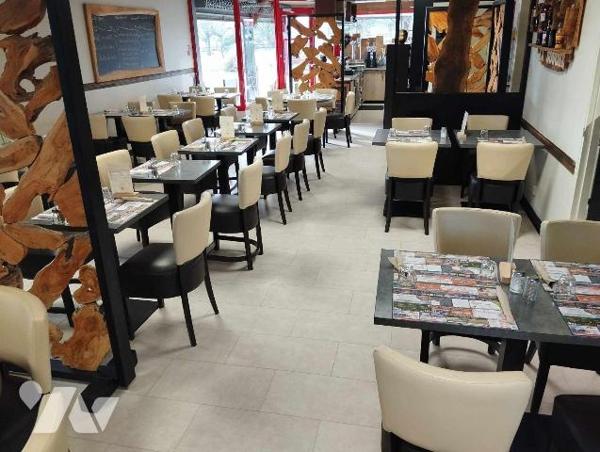 MURS COMMERCIAUX - A vendre sur la commune de Isigny-le-Buat, un bâtiment à usage commercial d'...