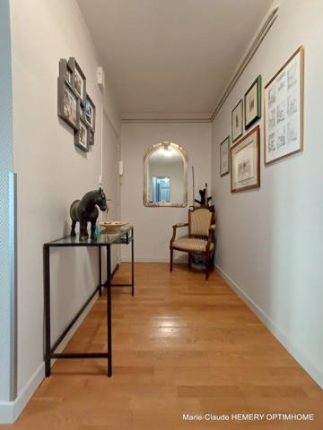 Saint Malo, St Servan, proximité plages. T4 rénové dans résidence avec parc et tennis, cave et parking