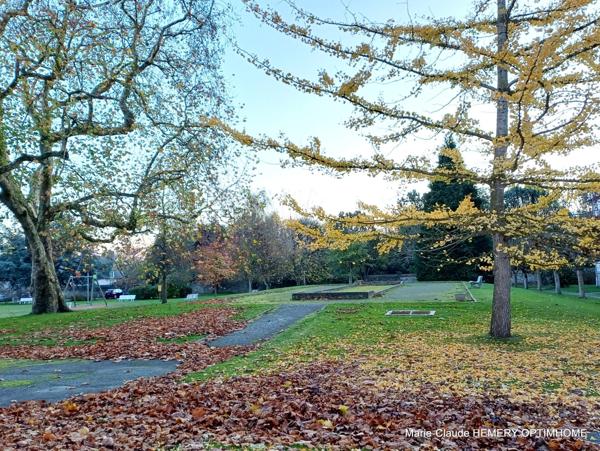 Saint Malo, St Servan, proximité plages. T4 rénové dans résidence avec parc et tennis, cave et parking
