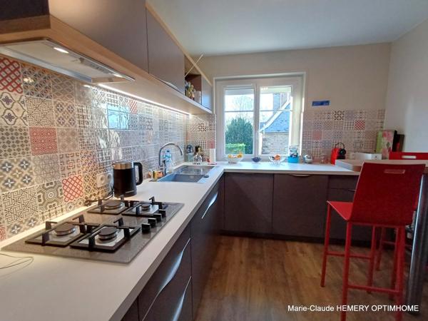 Saint Malo, St Servan, proximité plages. T4 rénové dans résidence avec parc et tennis, cave et parking