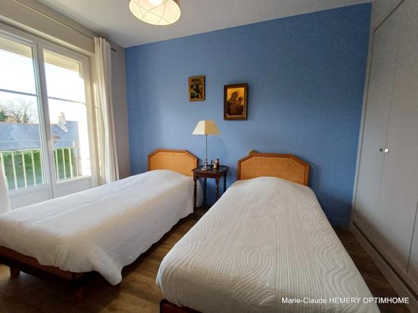 Saint Malo, St Servan, proximité plages. T4 rénové dans résidence avec parc et tennis, cave et parking