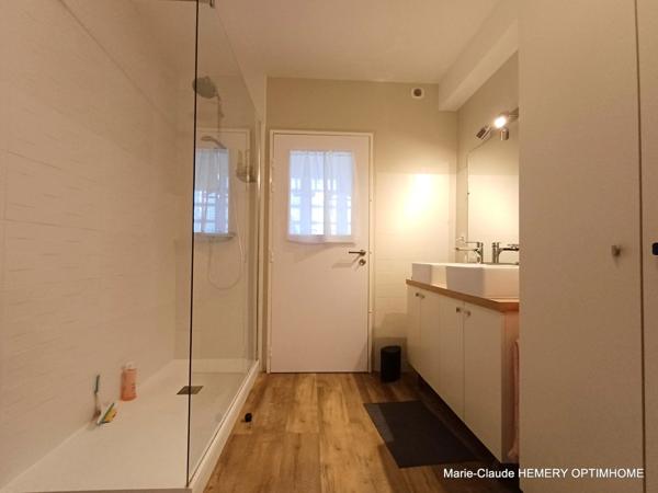 Saint Malo, St Servan, proximité plages. T4 rénové dans résidence avec parc et tennis, cave et parking