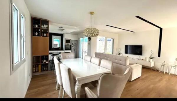 Maison contemporaine de 137m2 de type T5 à GUÉTARY