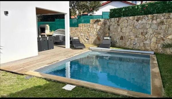 Maison contemporaine de 137m2 de type T5 à GUÉTARY