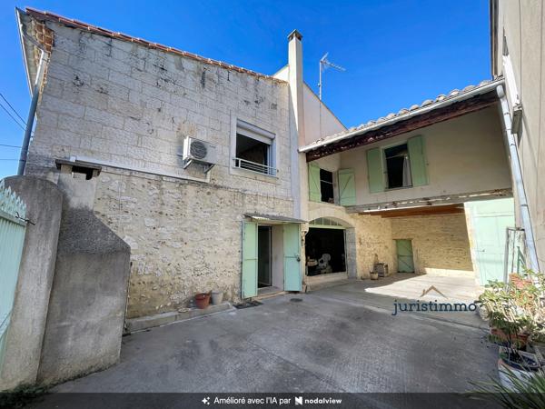 Maison de village, 4 chambres avec extérieur et garage.