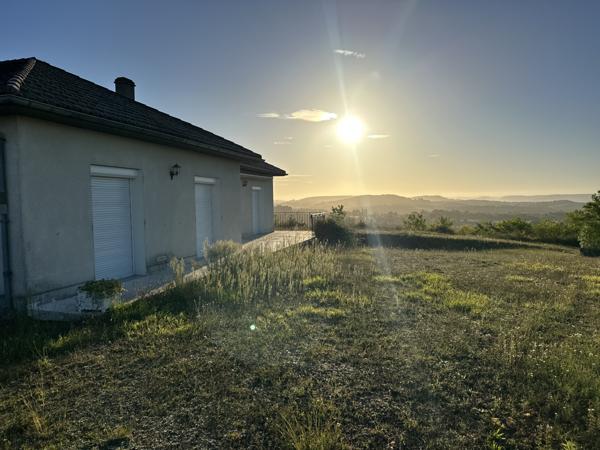 Villeneuve-sur-Lot (47300) Vue à couper le souffle ! Maison semi-enterrée avec grand terrain de 8930m3