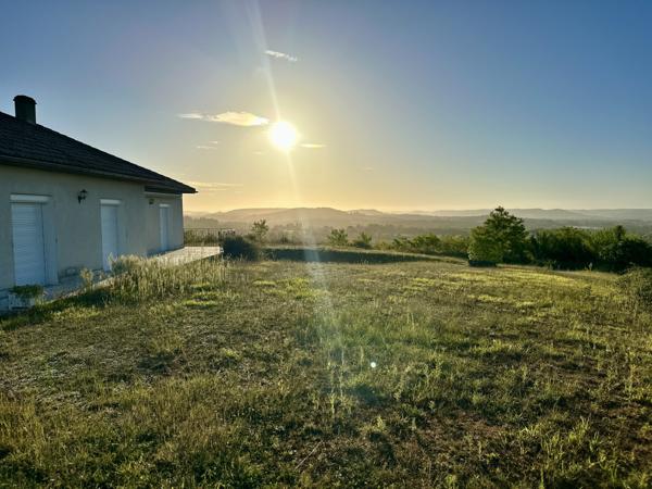 Villeneuve-sur-Lot (47300) Vue à couper le souffle ! Maison semi-enterrée avec grand terrain de 8930m3